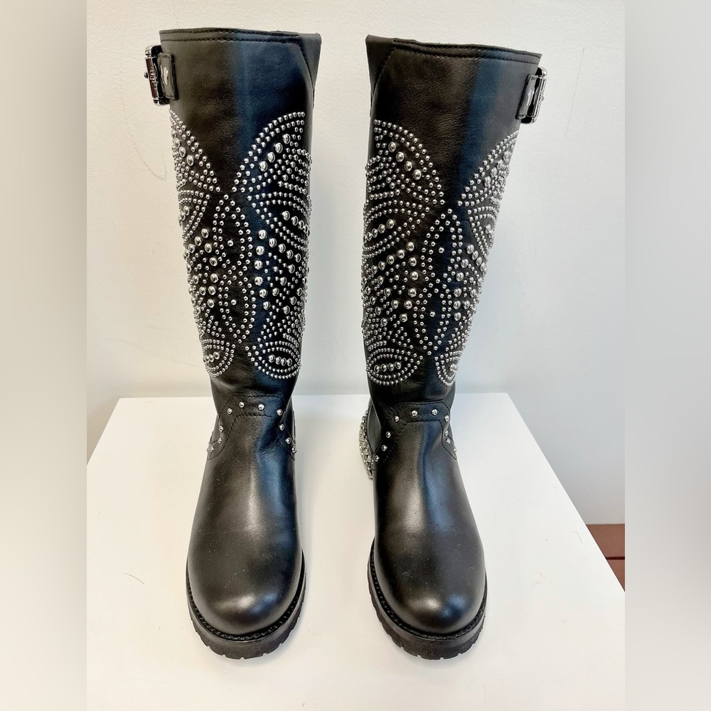 Donald Pliner MAC Boots are in excellent condition.
